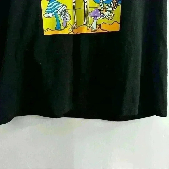 Life of the party. Mushroom graphic tee. Men’s size: M - Picture 5 of 8